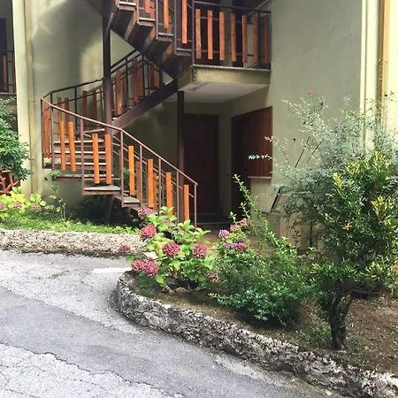 Holiday home Le Conifere Garden